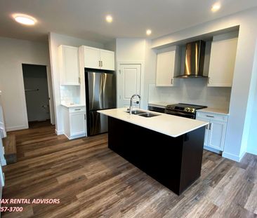 NEWER & GREAT 3 BED, 2.5 BATH, 2 STOREY DUPLEX HOME W/A DBL ATTACHE... - Photo 5