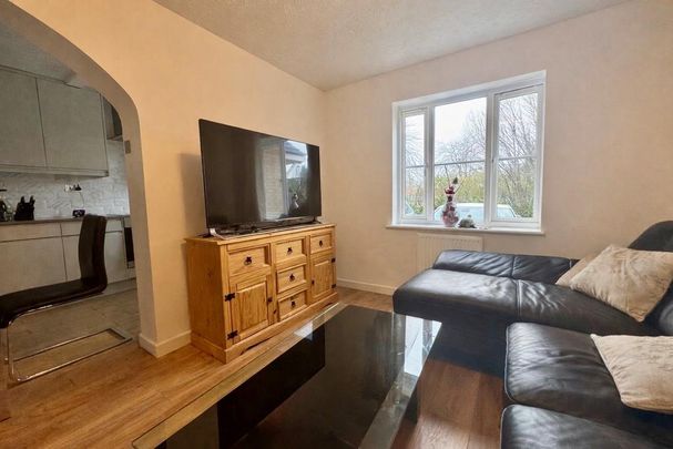 1 bedroom in a house share to rent - Photo 1