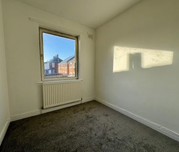 3 bedroom flat to rent - Photo 4
