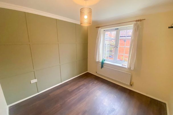 Ross Close - Photo 1