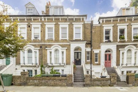 4 bedroom flat to rent - Photo 2