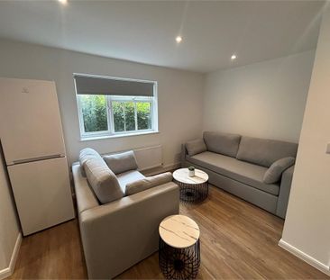 Room 4 at 122 Union Lane, Cambridge - Photo 3
