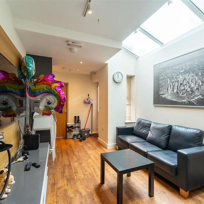 6 bedroom house to rent - Photo 1