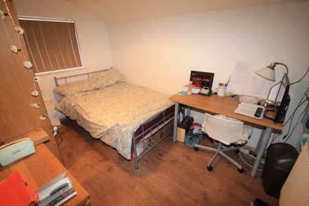 4 bedroom terraced house to rent - Photo 2