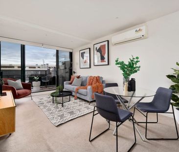 MODERN 2 BEDROOM APARTMENT IN CENTRAL CONVENIENT LOCATION - Photo 2