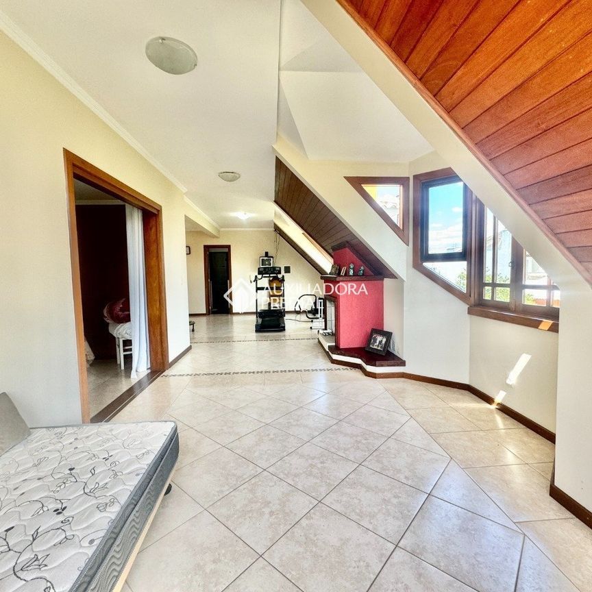 Casa com 5 quartos e 319m² para alugar em Marechal Rondon, Canoas. - Photo 1