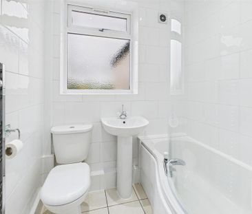 3 bedroom detached bungalow to rent - Photo 6