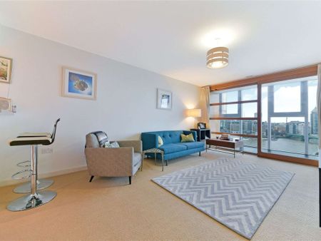 One bedroom flat located in this popular riverside development, Falcon Wharf. - Photo 4