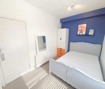 4 bedroom terraced house to rent - Photo 6