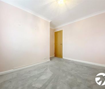 4 bedroom end of terrace house to rent - Photo 2