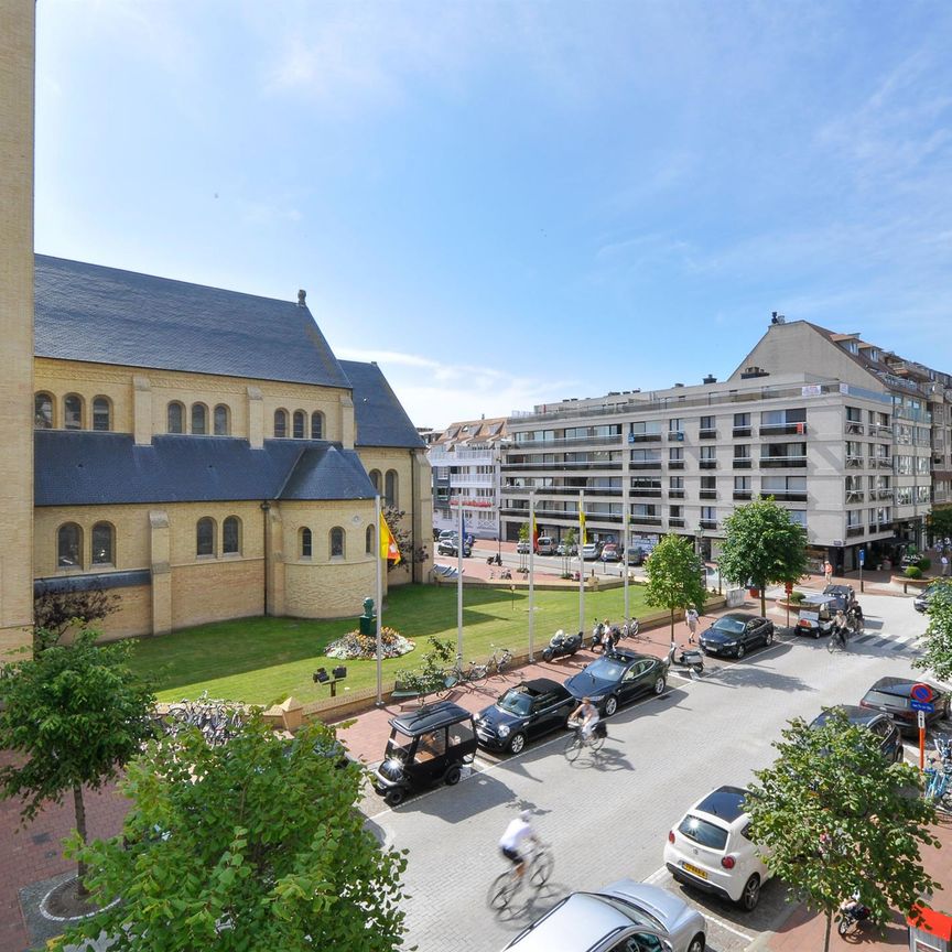 Zonnig, ongemeubeld appartement, gelegen op de Dumortierlaan - Photo 1