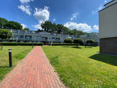 Schöne 3-Zimmer-Wohnung mit großer Dachterrasse in Südlage - Photo 5