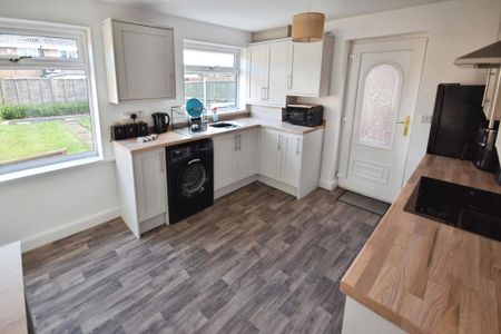 3 bedroom detached house to rent - Photo 5