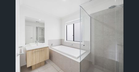 Spacious Four-Bedroom Home with Modern Comforts - Photo 5