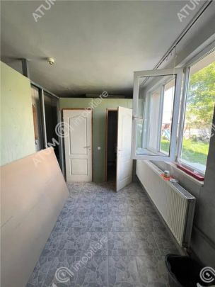 Casa de inchiriat la cheie cu suprafata de 200 mp Parter Etaj si curte 250 mp situata in zona Gusterita din Sibiu - Photo 1