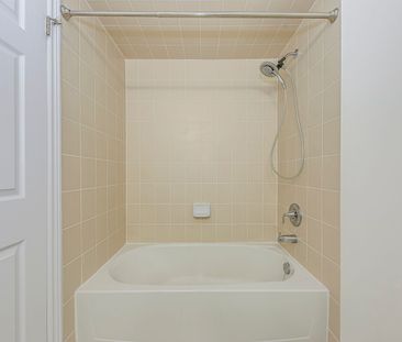 For Lease - 230 Jessie Caverhill Pass, Oakville, Ontario - Photo 4