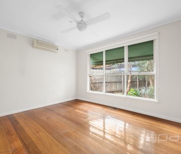 3 BEDROOM FAMILY HOME - Photo 1