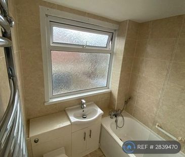 3 bedroom semi-detached house to rent - Photo 6