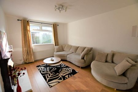 34 Downhill Avenue, BT87EF, Belfast - Photo 2