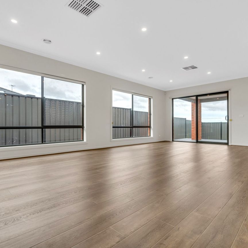 Lovely Residence In A Thriving Estate.. - Photo 1