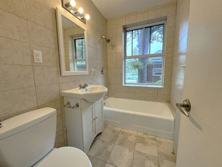 For Lease - 2696 Lake Shore Boulevard Unit# 4, Toronto, Ontario - Photo 3