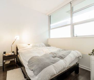 1BDRM IN HEART OF OLYMPIC VILLAGE / FALSE CREEK - Photo 2