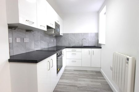 2 bedroom Flat To Let - Photo 3