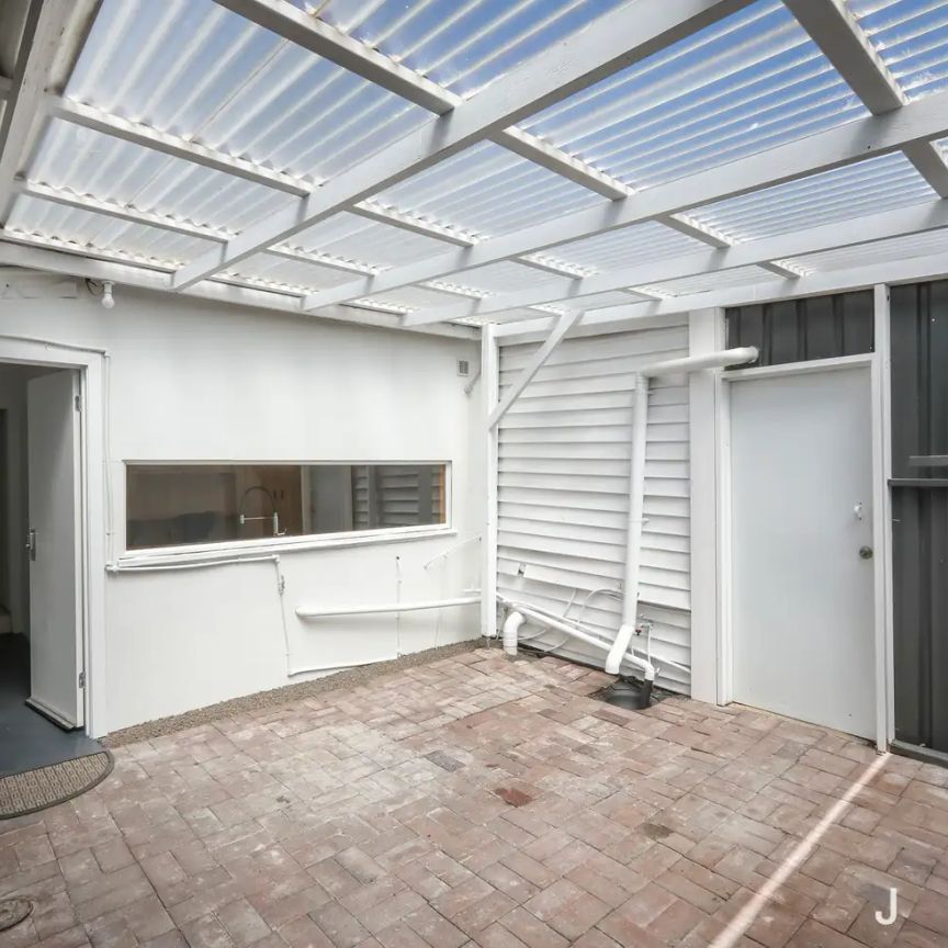 “Timeless Appeal and Modern Comfort in a Private Setting” - Photo 1