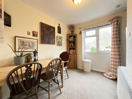 2 bedroom maisonette to rent - Photo 5
