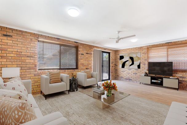 UNIQUE FAMILY DESIGN WITH CBD & MOUNTAIN OUTLOOK - Photo 1