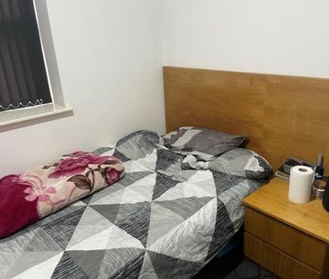 5 bedroom flat share to rent - Photo 6