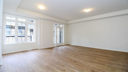 For Lease - 2025 Matteer Court Unit# Unit 20, Innisfil, Ontario - Photo 5