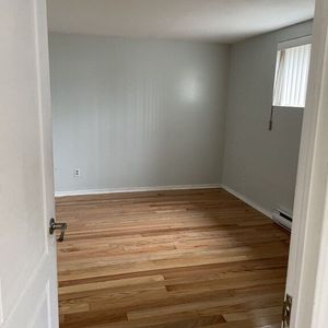 Demi-sous-sol 3½ Dans Une 4plex - Photo 2