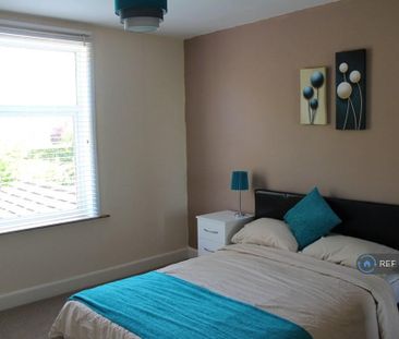 1 bedroom in a house share to rent - Photo 4