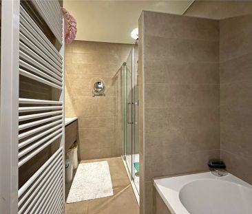 Luxueus appartement op een rustige centrumlocatie te 's Gravenwezel. - Photo 1