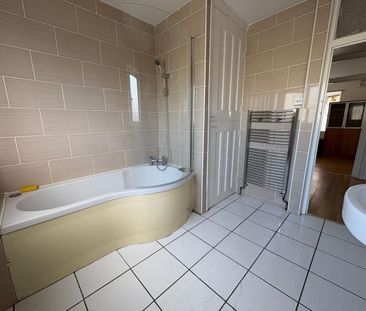 4 Bed Semi-Detached House, Cavendish Gardens, IG11 - Photo 4