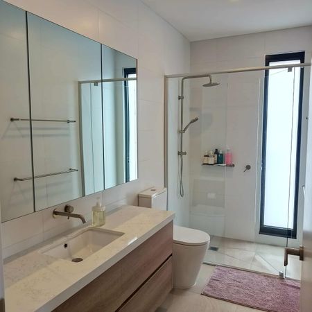 Port Melbourne - Photo 2