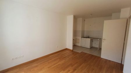 location Appartement T2 DE 41.5m² À AUBERVILLIERS - Photo 2