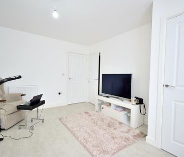 3 bedroom semi-detached house to rent - Photo 1