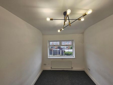 4 bedroom semi-detached house to rent - Photo 3