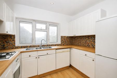 Slades Drive, Chislehurst BR7, London - Photo 3