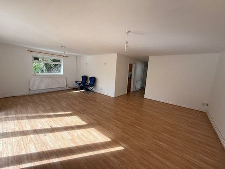 Oakmead, Ammanford, SA18 - Photo 2