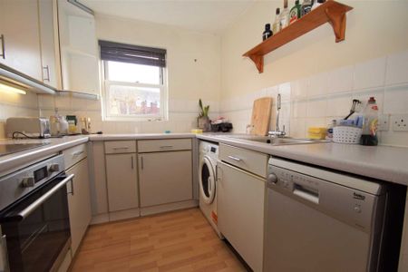 2 bed Apartment for rent - Photo 3