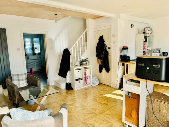 1 bedroom in a house share to rent - Photo 1