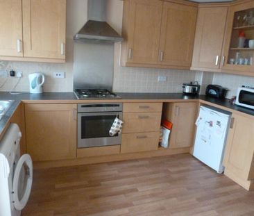 3 bedroom end of terrace house to rent - Photo 3