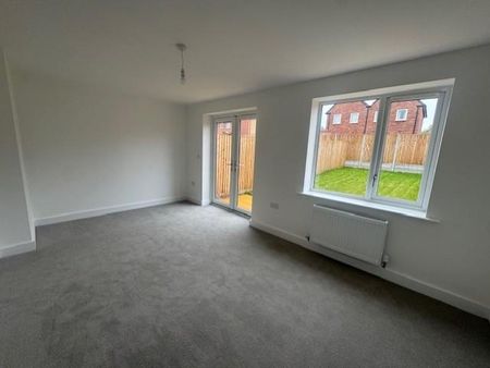 3 bedroom semi-detached house to rent - Photo 2