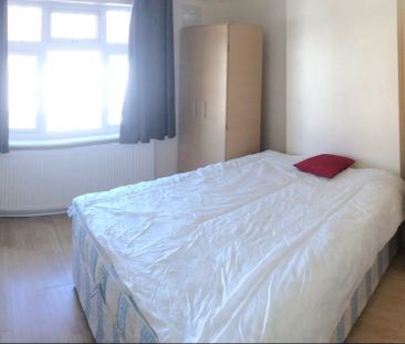 Room in a Shared House, Review Road, NW2 - Photo 3
