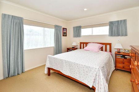 Charming 3BR Wattle Downs Retreat - Photo 5
