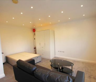 Studio to rent - Photo 2