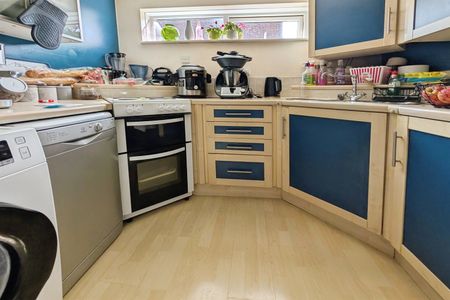 Richmond Road, SO15 - Photo 2